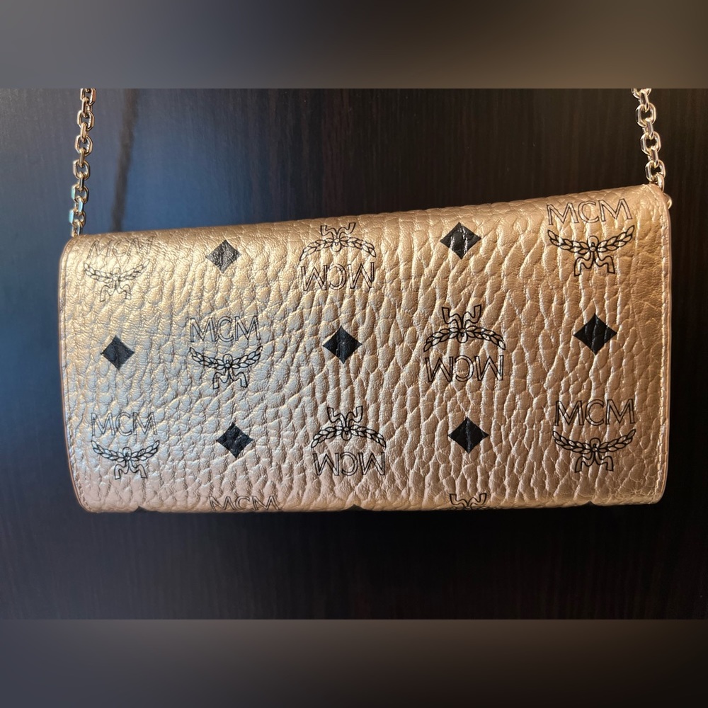 MCM Authentic
Crossbody Wallet & Chain
Canvas and leather
Gold /black MCM logo - Picture 10 of 11